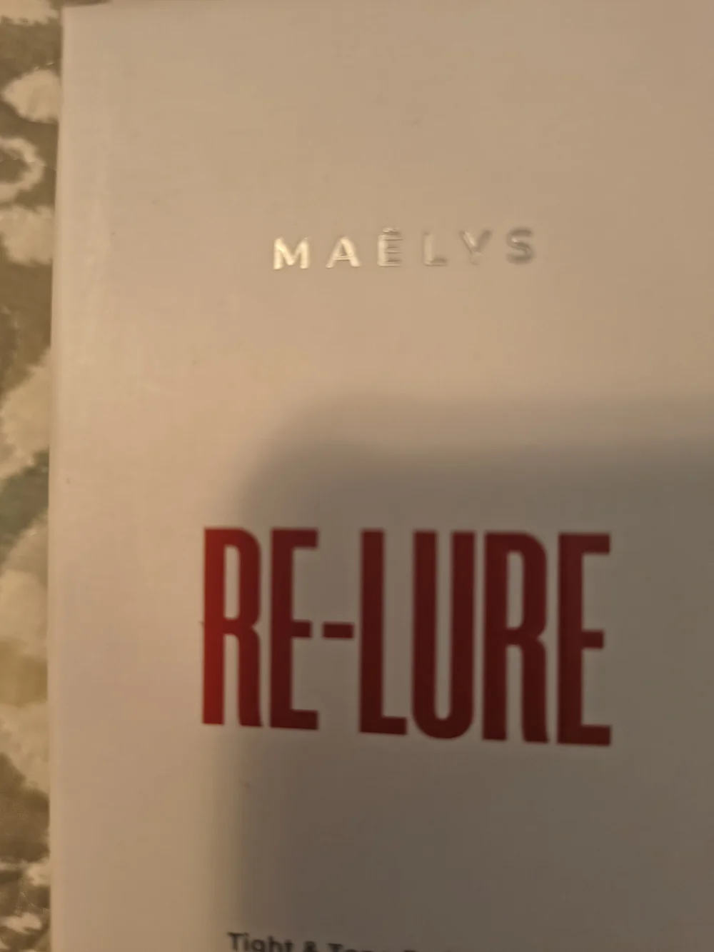 MAËLYS RE-LURE Tight & Tone Body Serum - White with Red Accents